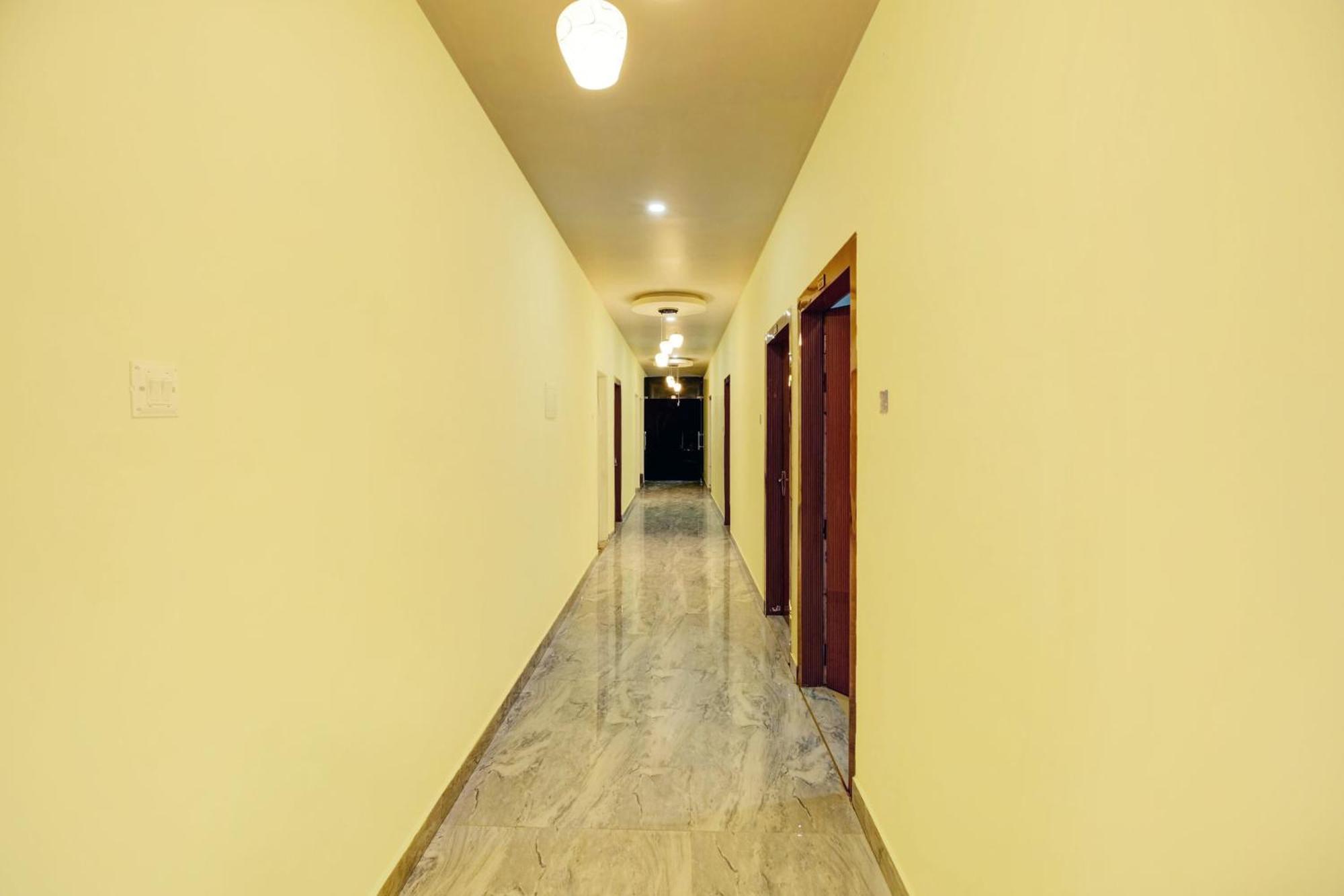 Super Hotel O Sai D-Lux Ґувахаті Екстер'єр фото